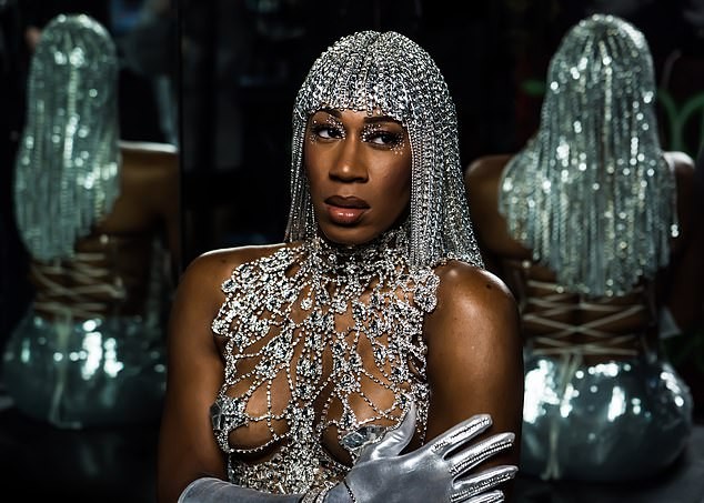 Click image for larger version

Name:	46881049-9910175-image-a-32_1629413278102.jpg
Views:	227
Size:	85.7 KB
ID:	4178937