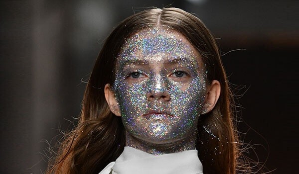 Click image for larger version  Name:	glitter-face-mask-trend-600x350-picmobhome.jpg Views:	0 Size:	49.7 KB ID:	4180112