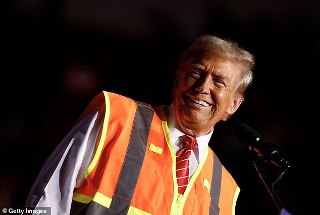 Click image for larger version

Name:	91490649-14021123-Trump_wore_a_waste_collector_s_high_vis_vest_at_his_Wisconsin_ra-a-17_1730376680511.jpg
Views:	87
Size:	41.9 KB
ID:	4298959